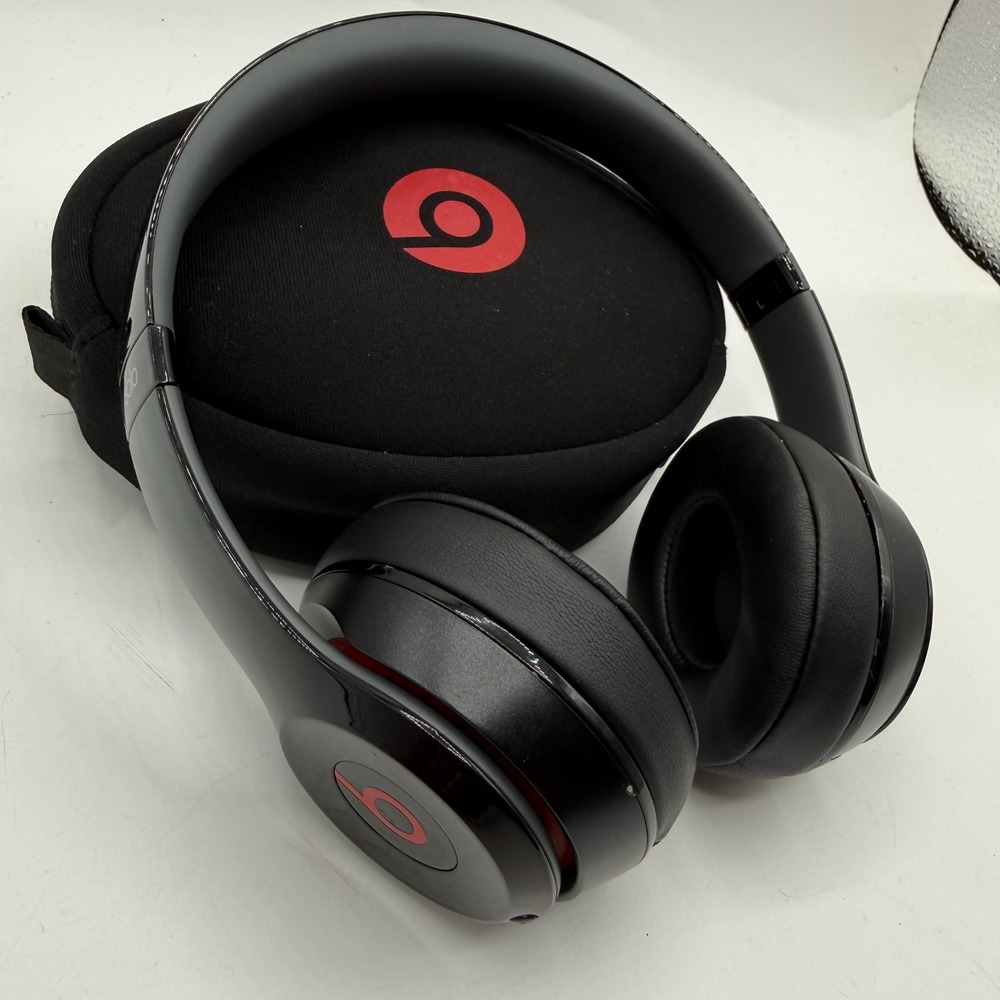 Beats Solo 2 Wireless Headphones Black Bluetooth On-Ear with Case
